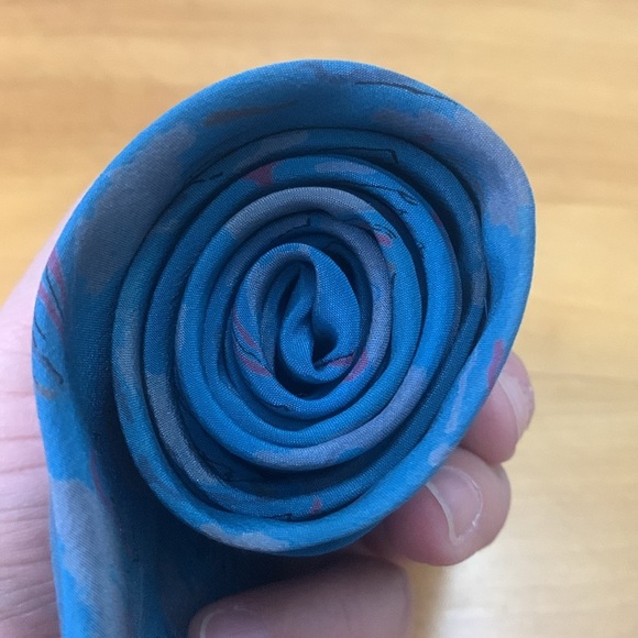 Mondo Uomo 100% silk Tie hand made in Italy 56" teal w/ abstract design EUC - Picture 8 of 9